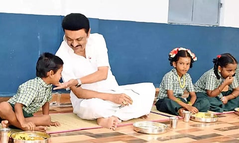 CM Stalin having tiffin with children during launch of breakfast scheme in govt schools (File photo)&nbsp;