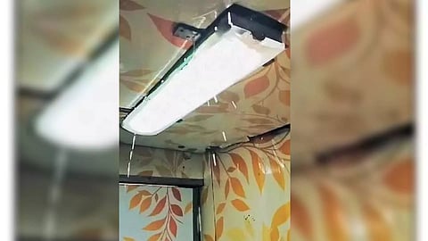 Water seeping from the roof above the lights (Photo/Daily Thanthi)