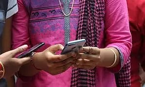 Women's internet adoption on mobile phones reach 37 pc in India: GSMA