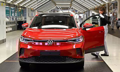 A technician works on the final inspection of an electric Volkswagen ID. 4 car model at the production plant of the Volkswagen Group in Zwickau, Germany (Photo/Reuters)