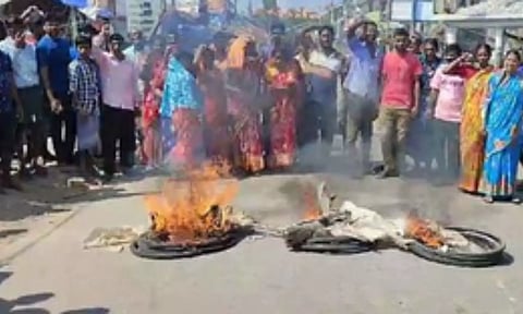 BJP workers protest in East Midnapore (IANS)