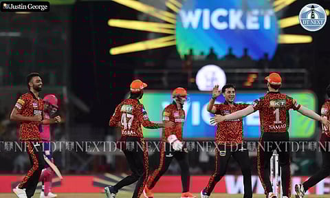 Sunrisers Hyderabad (SRH) celebrates after a wicket (Photo: Justin George)