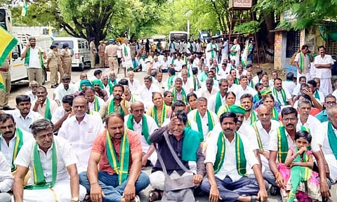 Farmers opposing Silanthi check dam stage a protest in Coimbatore on Sunday
