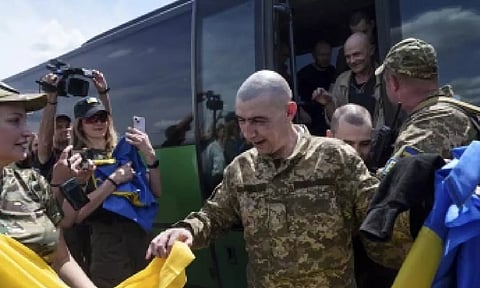 Ukrainian POWs, including four civilians, were returned on several buses that drove into the northern Sumy region
