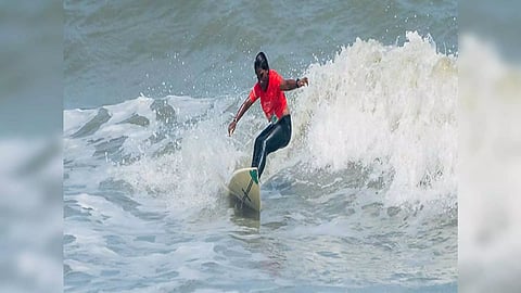 Kamali Moorthi in action during day-2 of Indian Open of Surfing (Image: SFI)