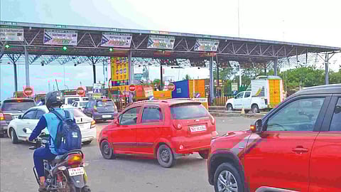 Toll plaza at Kappalur on Madurai-Tirunelveli Highway
