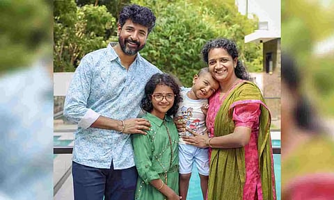 Sivakarthikeyan with his family (X/@Siva_Kartikeyan)