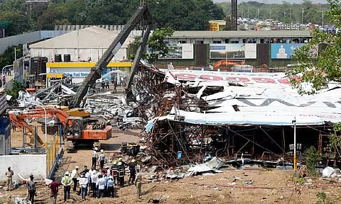 &nbsp;Billboard collapse in Mumbai last month (Photo/Reuters)