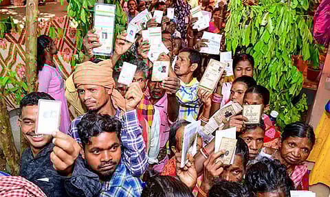 Voters cast votes in Odisha (Photo/ANI)