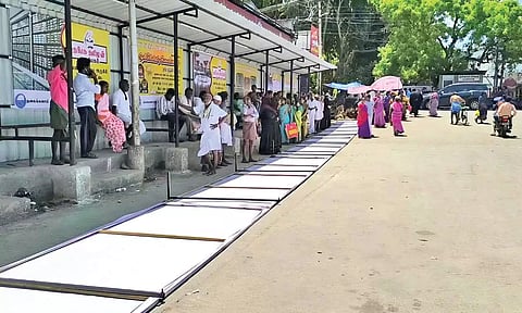 The digital hoarding which fell at the Pattukkottai bus stand, on Monday