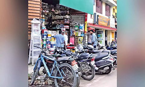 Two-wheelers parked on the Tiruvalluvar Salai in Teynamapet