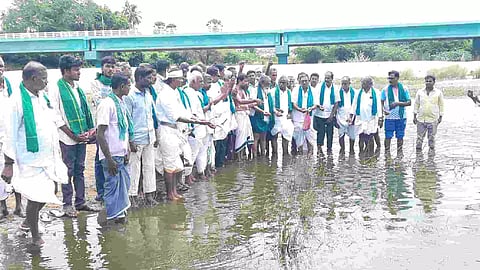 Farmers paying floral tribute to Kollidam at Grand Anicut in Thanjavur on Tuesday