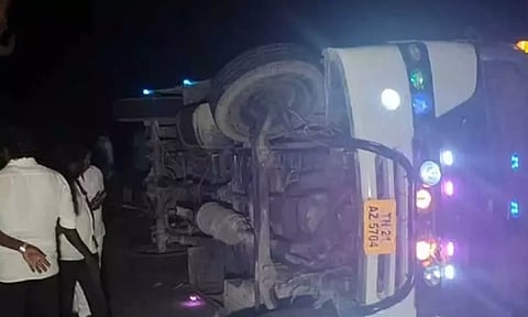 Image of the van after the accident (Photo: Thanthi TV)