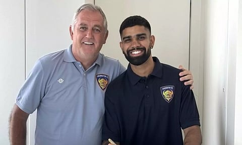 Chennaiyin FC head coach Owen Coyle (L) along with forward Gurkirat Singh (R) (CFC)