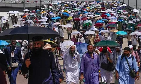 Muslim pilgrims use umbrellas to shield themselves from the sun (Photo: AP)