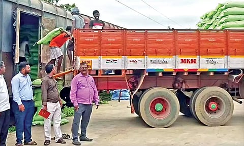 350 MT tonnes of fertilisers were sent to Nagapattinam and Tiruvarur districts