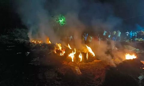 Mass cremation of those who lost their lives to illicit liquor in Kallakurichi (Credits: X)
