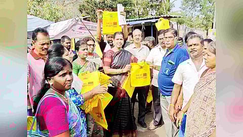 GCC and TNPCB officials distributed 5,000 cloth bags to consumers and vendors in city market areas