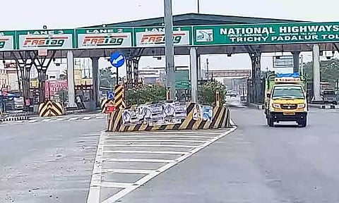 Toll Plaza (Photo: Daily Thanthi)