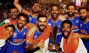 India team players with T20 World Cup