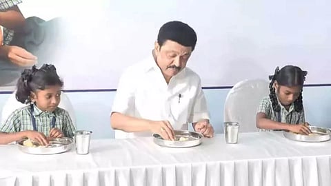 Chief Minister MK Stalin with students (Photo/DailyThanthi)