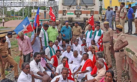 Farmers blocking Goa-Velankanni Express at Thajavur junction during the protest on Tuesday&nbsp;