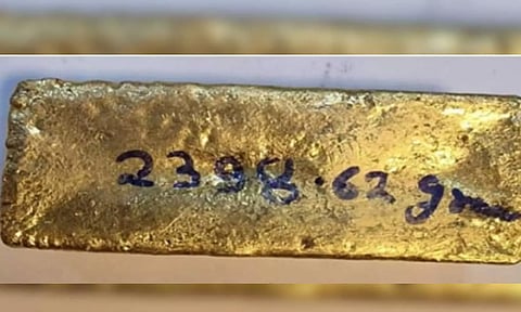 Customs officials seized gold worth Rs 1.57 crore