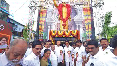Minister Anbil Mahesh Poyyamozhi at statue of late CM M Karnandhi was instaled at Kattur