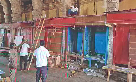 Shops are being removed from Ranga Vilas Mandapam in Srirangam temple premises on Saturday