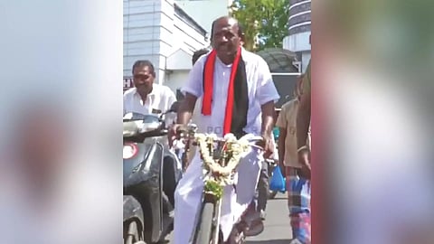 DMK councillor Kittu alias Ramakrishnan riding a cycle&nbsp;