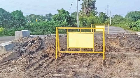 Unfinished bridge work in Punnapakkam