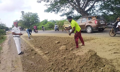 &nbsp;Under the presence of the police, a few locals shovelled the sand from the road&nbsp;