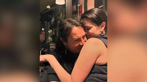 Selena Gomez hugging her mother (Instagram)