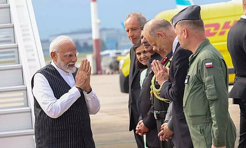 PM Modi accorded ceremonial welcome on arrival in Poland