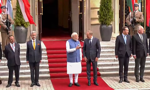 &nbsp;Prime Minister Narendra Modi with his Polish counterpart Donald Tusk during his ceremonial welcome at the Chancellery (PTI)