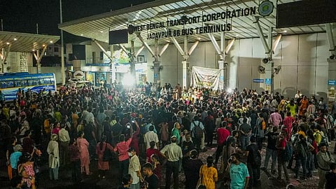 &nbsp;People gather outside Jadavpur 8B Bus Terminus during an overnight protest against the alleged rape and murder of a trainee woman doctor at the RG Kar Medical College