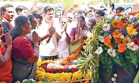 Udhayanidhi paying floral tributes at the Dalit leader’s memorial