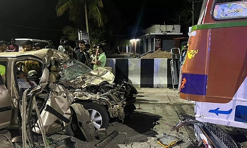 Car collided head-on with a lorry near Chidambaram (Dailythanthi)