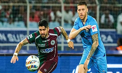 Mumbai City and Mohun Bagan FC in action