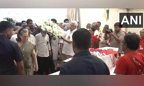 Congress leader Sonia Gandhi pays tribute to CPI(M) General Secretary Sitaram Yechury in Delhi