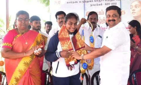 Paralympic silver medalist Thulasimathi Murugesan honoured by Rajya Sabha member K. R. N. Rajeshkumar (IANS)