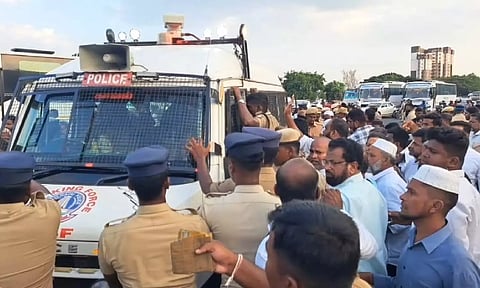 'Close Paranur toll plaza': MMK supporters stage protest, vandalise booths