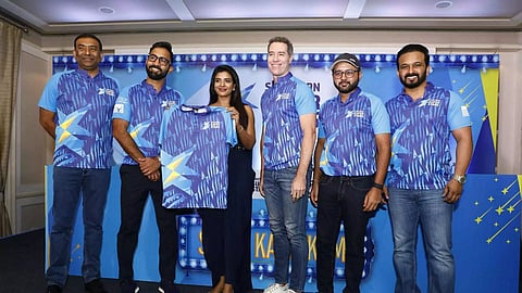 Srinadh Chitoori, Dinesh Karthik, Aishwarya Rajesh, Michael Bevan, Parthiv Patel, Kedar Jadhav