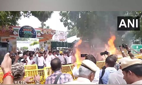 Indian youth Congress members stage protest against Ravneet Singh Bittu over his remarks against Rahul Gandhi