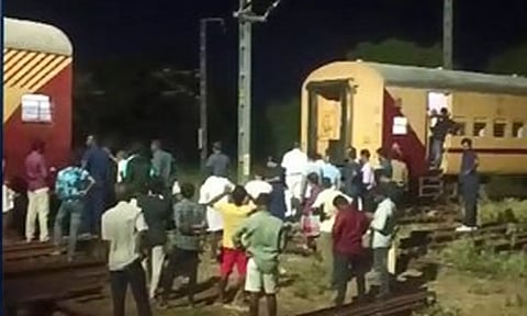 Derail coach of Sethu SF Express (Dailythanthi)