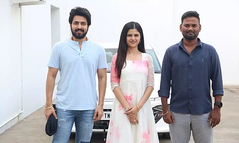 (l to r) Harish Kalyan, Sanjana Krishnamoorthy and Tamizharasan Pachamuthu (Photo: Manivasagan)