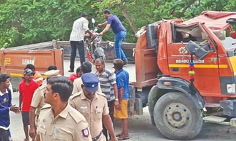 Truck recovered in Denkanikottai