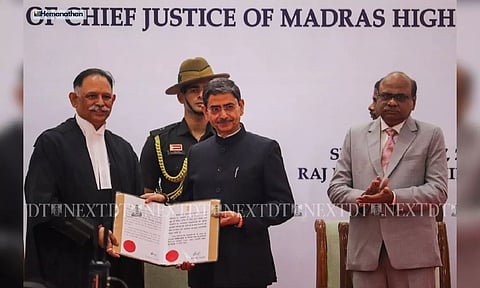 Justice Kalpathi Rajendran Shriram and Tamil Nadu Governor RN Ravi (Photo: Hemanathan M)