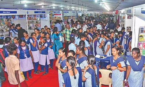 Huge crowd of students at the book fair in Virudhunagar