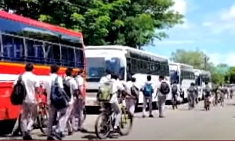 School students (Thanthi TV)